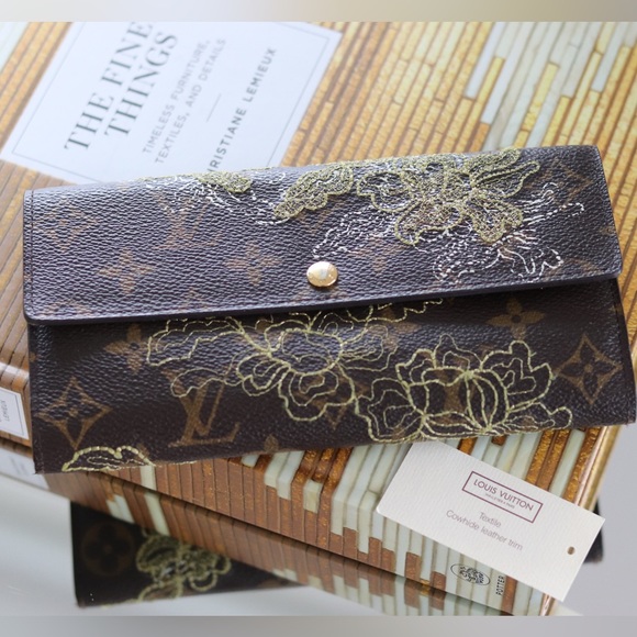 Rare Authentic Vintage Louis Vuitton Lace Embroidered Wallet - Picture 2 of 15